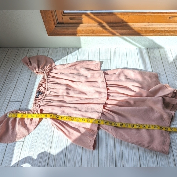 Romeo & Juliet Couture Flutter Sleeve Cut Out Romper in Peach Size Large - Picture 8 of 15